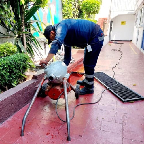 Limpieza-y-desinfección-de-baños